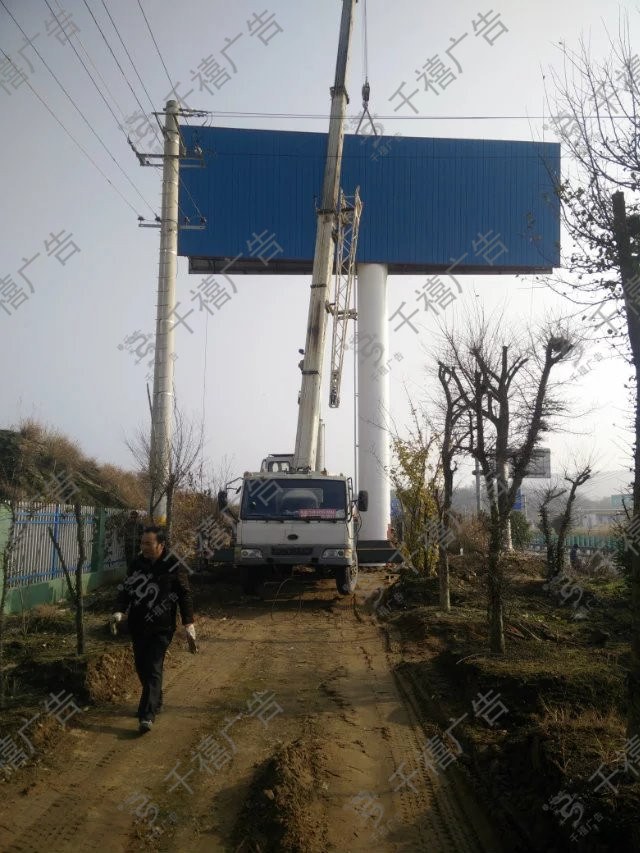 黄冈浠水单立柱广告塔现场照片 9