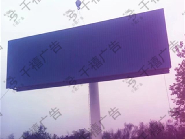 湖北单立柱广告塔现场照片 6