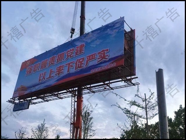 荆州单立柱广告塔现场照片 4
