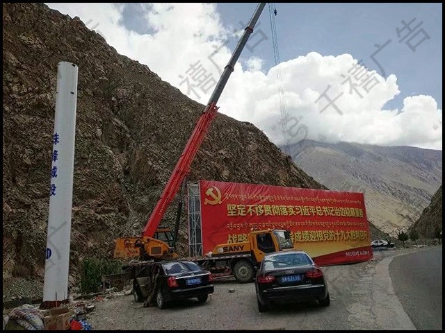 拉萨单立柱广告塔现场照片 5