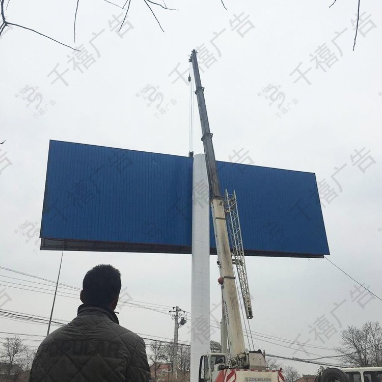 咸阳乾县单立柱广告塔现场照片 9