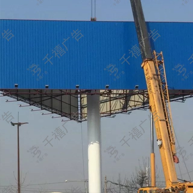 咸宁单立柱广告塔现场照片 1