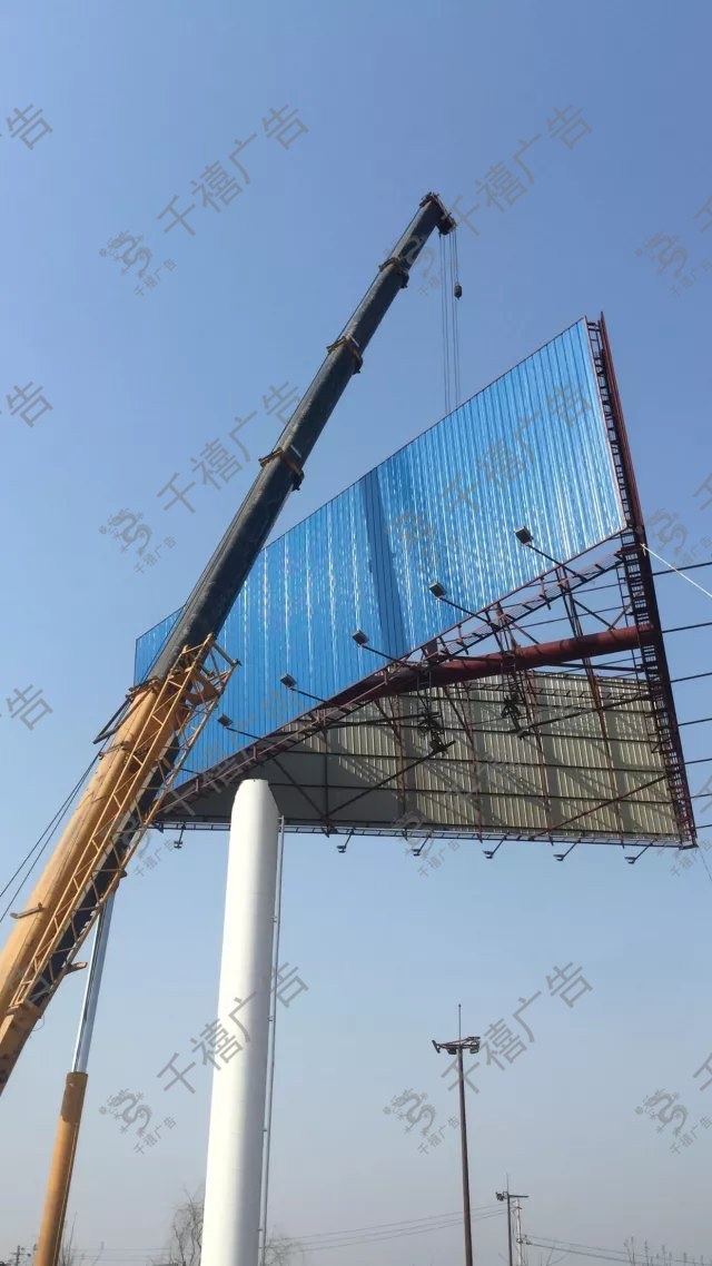 咸宁单立柱广告塔现场照片 5