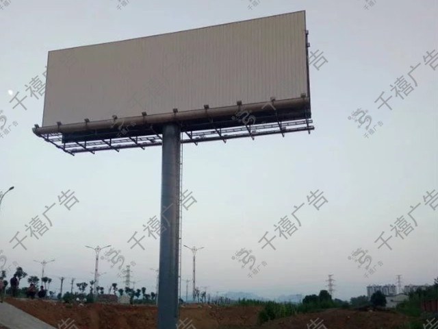 咸宁单立柱广告塔现场照片 2