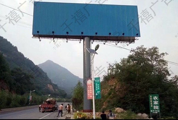 江汉平原高炮广告牌：解码湖北单立柱高炮广告牌的在地化生存
