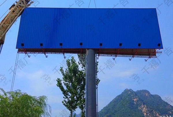 河北单立柱高炮广告牌：户外传播的“黄金载体”与行业革新