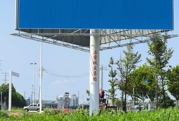 湖北荆州石首三面单立柱广告塔案例
