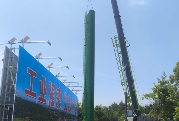 安徽安庆高速公路旁双面单立柱广告塔安装