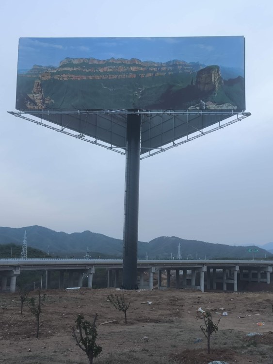 赞皇广告塔完工后整塔实景