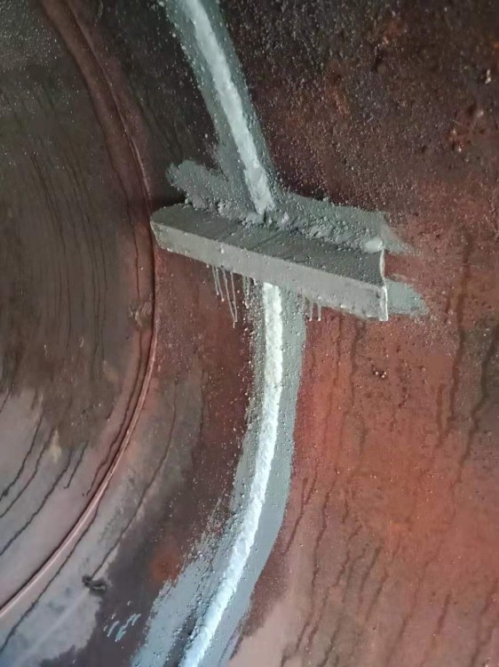 立柱内壁的环向对接焊缝