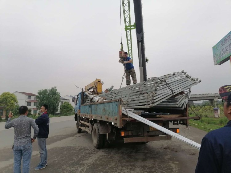 型材卸车