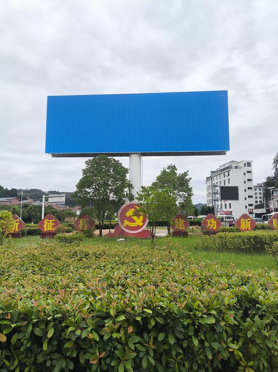 广告塔另一侧成品视角